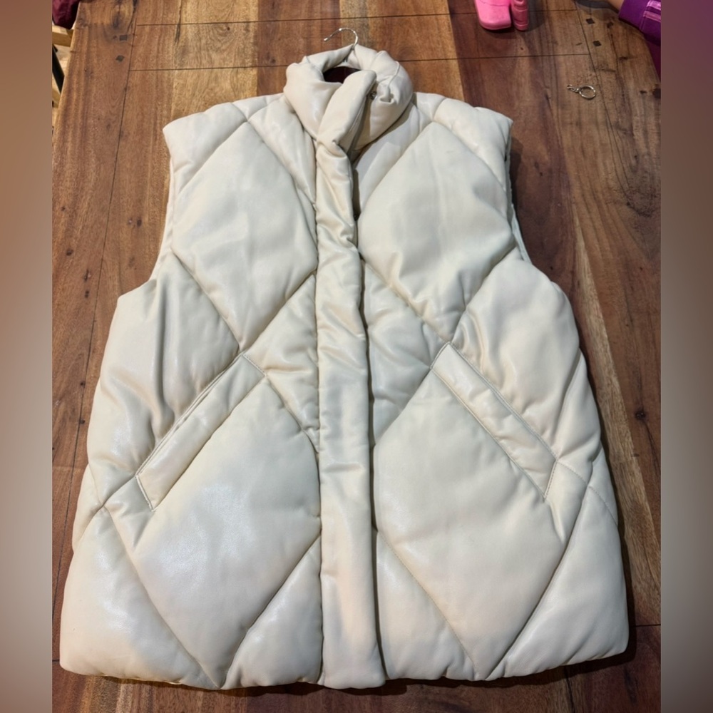 NWT Abercrombie and Fitch puffer